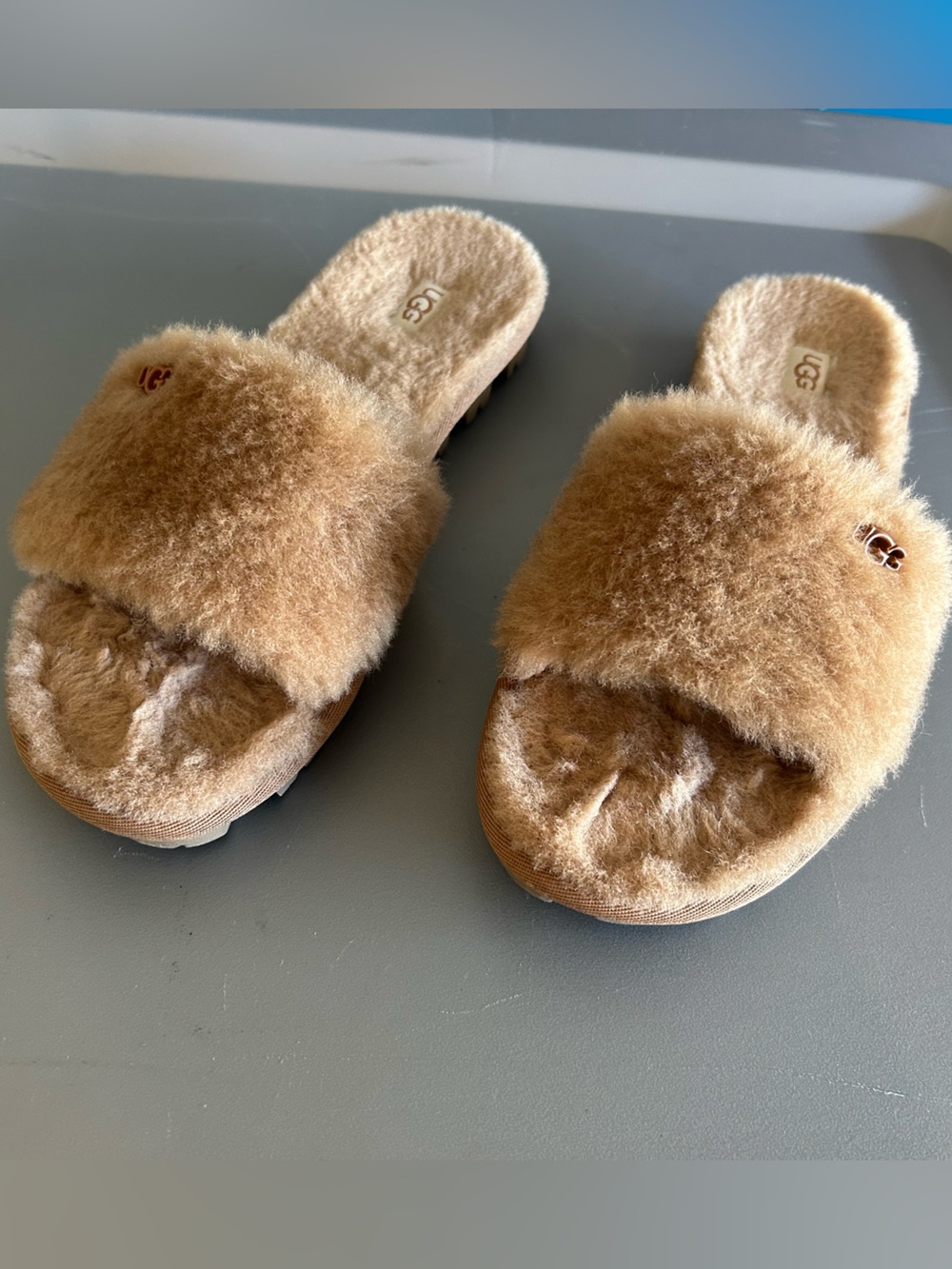 Ugg fluffy slipper -8